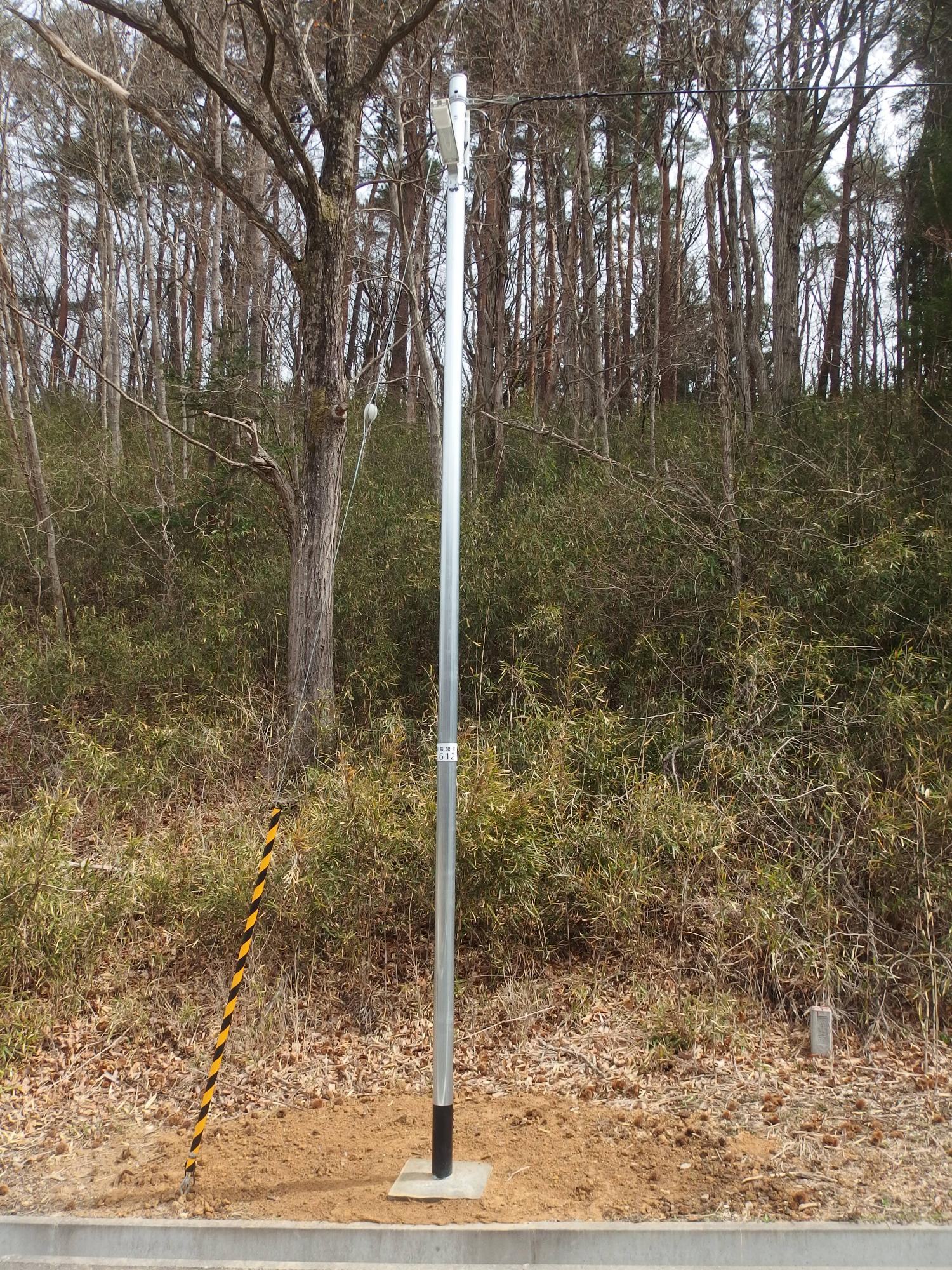 小柱で防犯灯を設置する例の画像