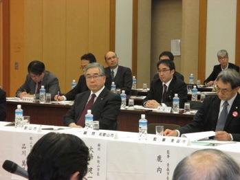 総務大臣と中核市市長との懇談会の写真