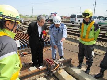 線路で働く車大集合2の写真