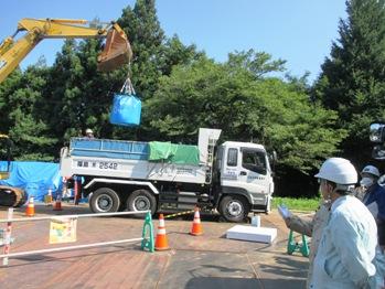 除去土壌輸送2の写真