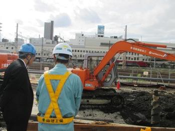 駅東口現地視察2の写真