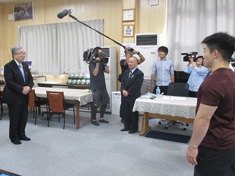 男子ウエイトリフティング競技日本代表候補選手強化キャンプ激励の様子の画像1