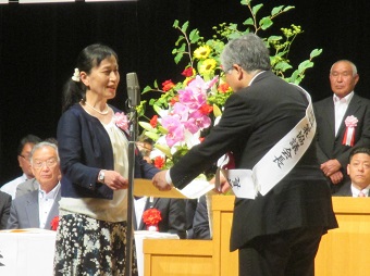 みんなで交通事故をなくそう郡山市民大会での表彰の様子