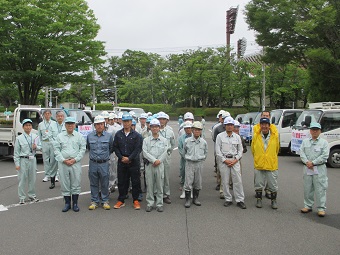 河川クリーンアップ作戦での集合写真