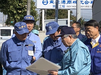 安倍首相への被災状況説明の画像1