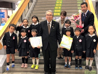 勤労感謝の日「郡山ザベリオ幼稚園児訪問」の画像2