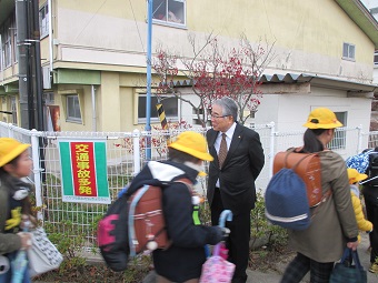 小泉小学校再開の視察の画像1