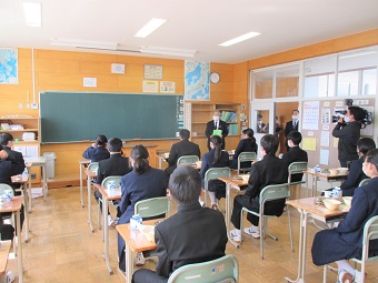 鯉を活用した学校給食メニュー提供の視察の画像1