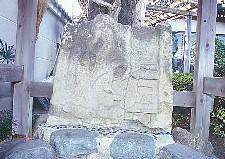 石造浮彫阿弥陀三尊塔婆(円寿寺)の画像
