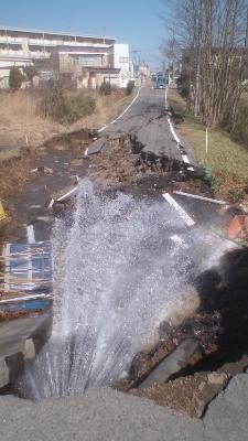 破断した水道管の画像