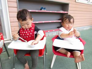 給食を食べているところ