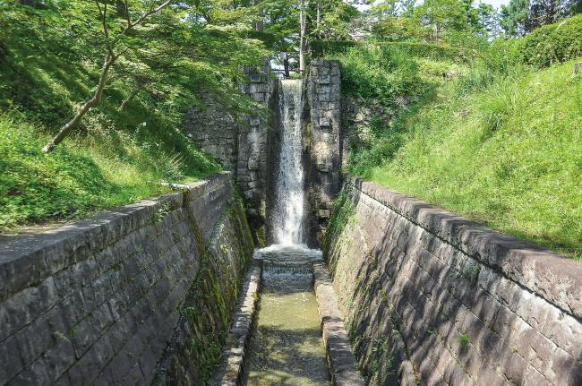 安積疏水麓山の飛瀑