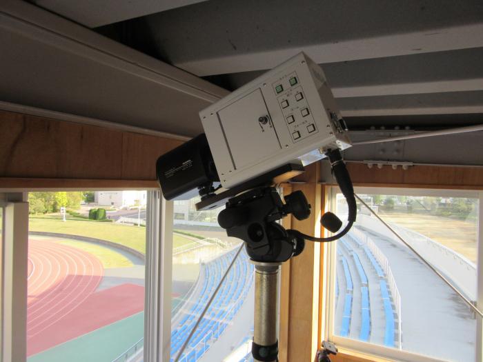 開成山陸上競技場の写真判定装置カメラの画像