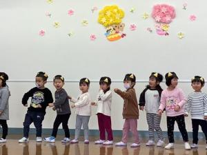 みかん組キツネダンスの様子