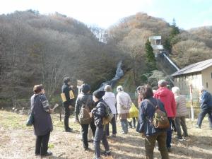 沼上発電所見学の様子