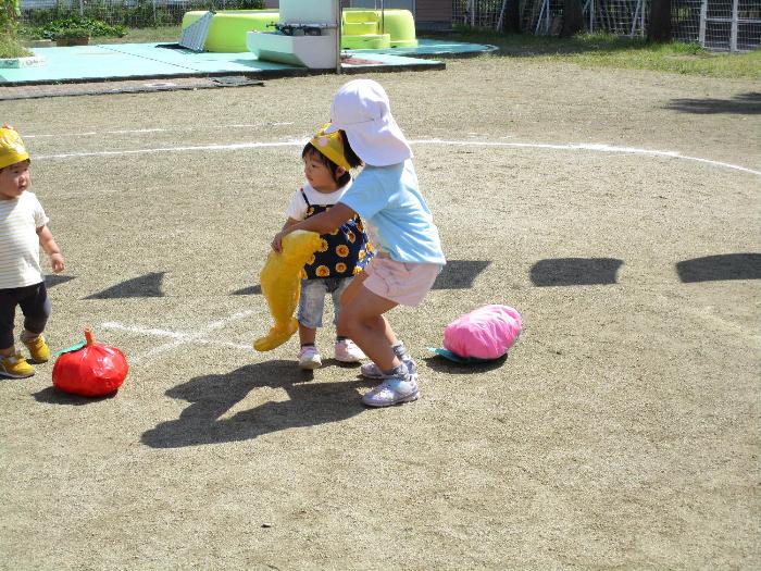 さくら組のお姉さんにお世話してもらっているところ