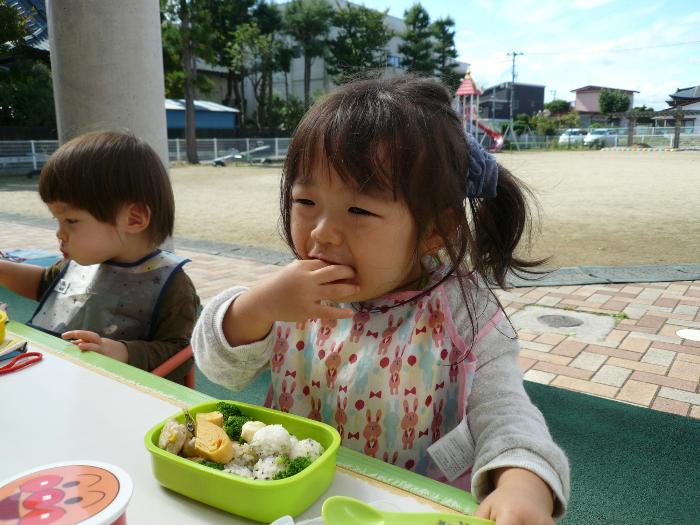 お弁当を食べているところ