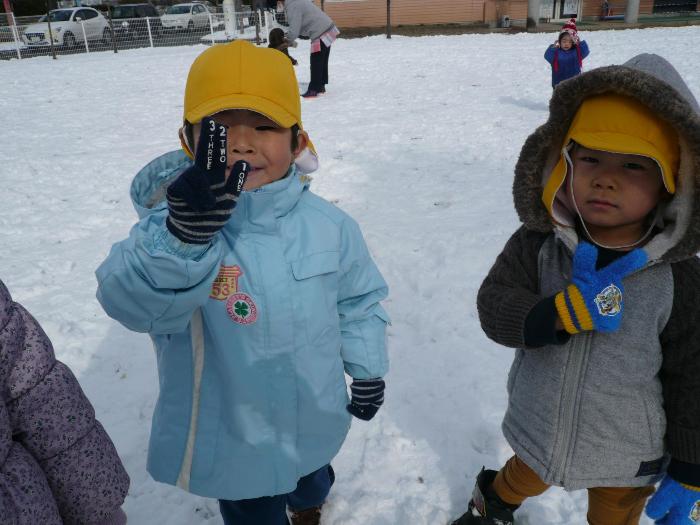 雪遊びを楽しんでいるの画像2