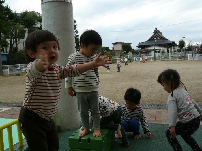 運動遊びをしている