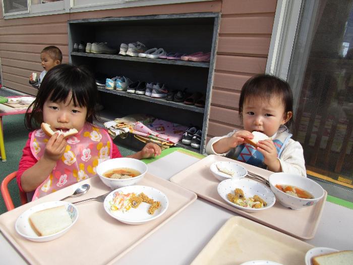 給食を食べているの画像2