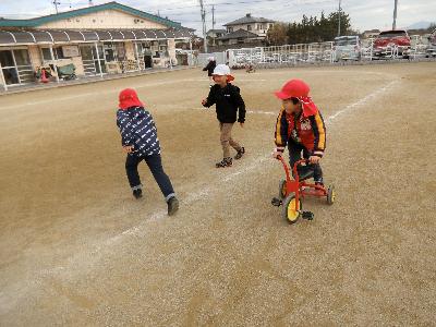 鬼ごっこと三輪車