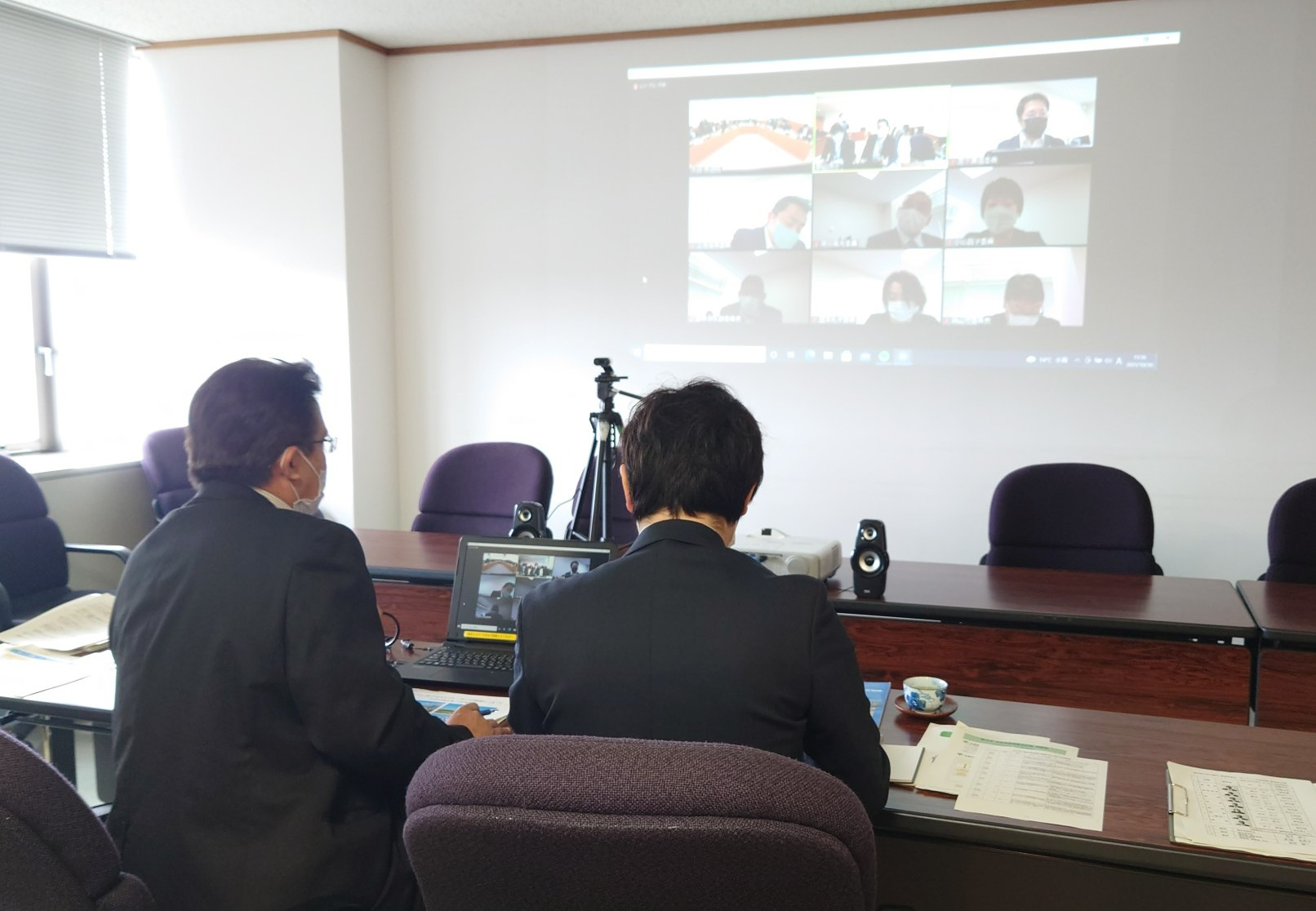 オンライン行政視察の様子(愛知県大府市議会総務委員会)