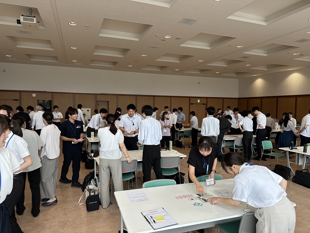 みんなで課題解決している様子