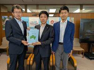 廣瀬技監へ要望書を手交している写真
