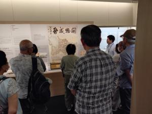 近現代の展示解説の様子