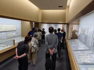 近世の展示解説の様子