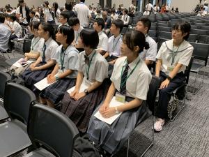 出島メッセでの式典参列の様子