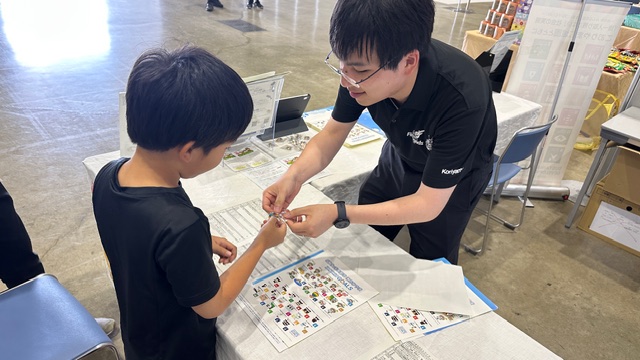 クイズに答えてバッジをプレゼント