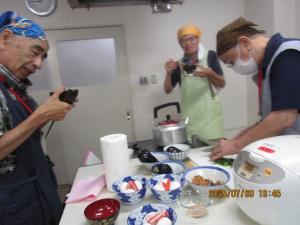 みそ汁の味に納得がいかないご様子