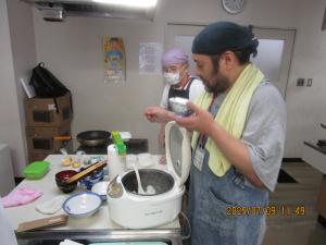 炊き立てご飯をあつあつのうちに冷凍するのがコツ