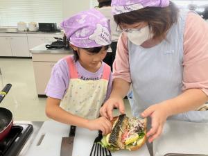 さばサンド完成間近