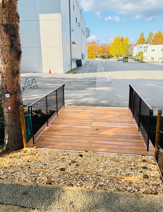 旧豊田貯水池側から見た通路の写真