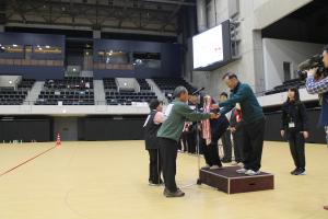 優勝カップ返還