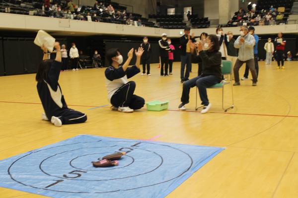 スリッパ飛ばし