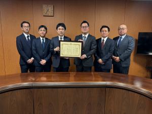 寄附受納・感謝状贈呈（昭和産業(株)様）