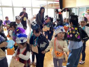 ペアになって楽しむ様子