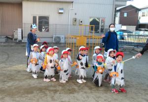 お化けの仮装をした、幼児たち