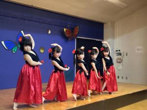 かんな組満了児女の子の遊戯の様子