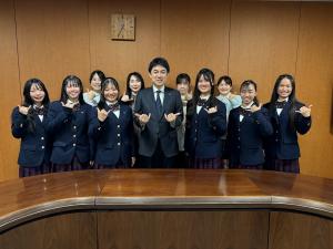 あさか開成高校フラ・タヒチアンダンス同好会による市長表敬