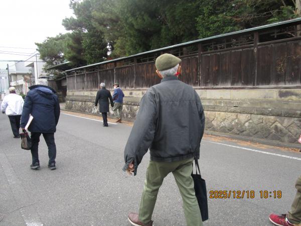 風情のある細沼の家並みを散策