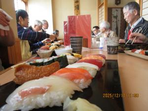 お寿司とお茶でお疲れ様