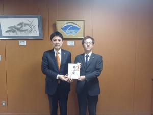 寄附受納・感謝状贈呈（土地家屋調査士 菊田圭輔事務所様）