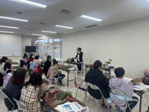 講師の説明を受けている様子