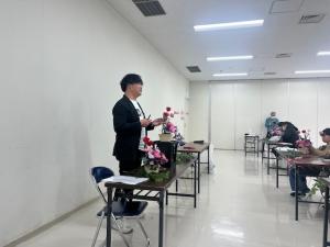 講師が説明をする様子