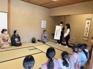 稽古のはじめに道場訓を素読する様子