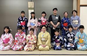 ゆかたざらい茶会での集合写真